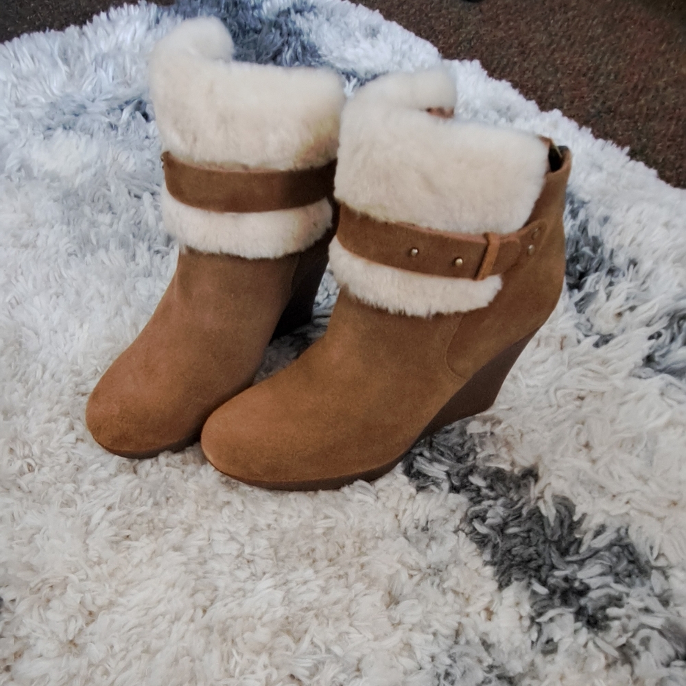 EUC UGG ANKLE BOOTS
